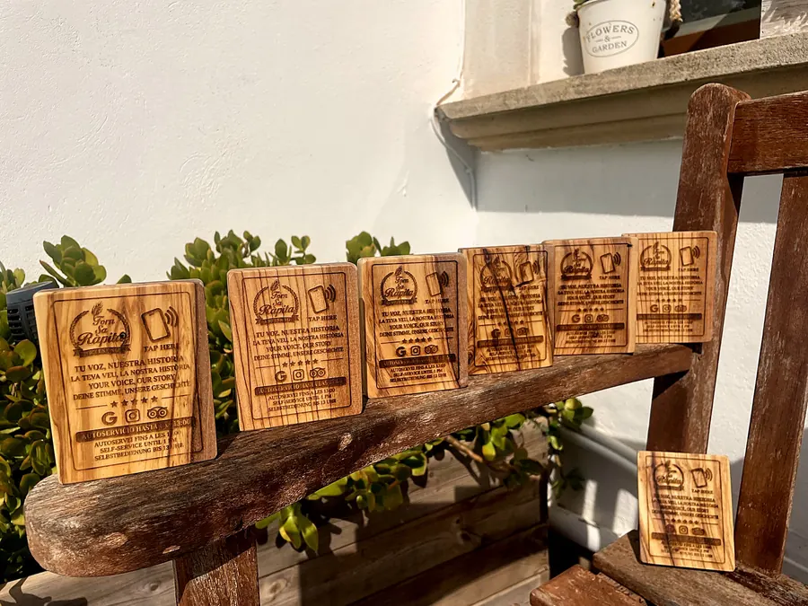 Placas de un cliente en un banco