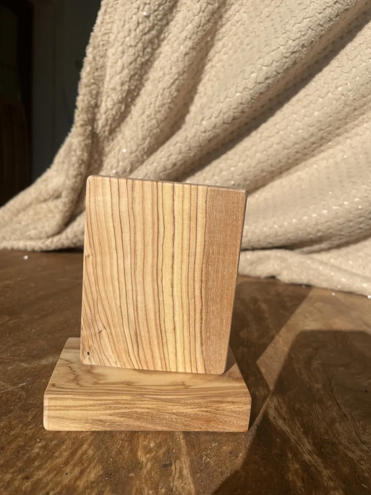 Placa de ullastre lisa con base, de pie